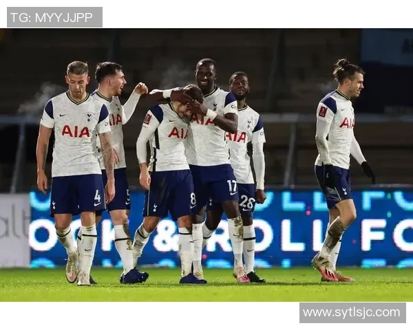 足球明星的足球袜揭秘：如何选择适合自己的专业运动袜提升比赛表现